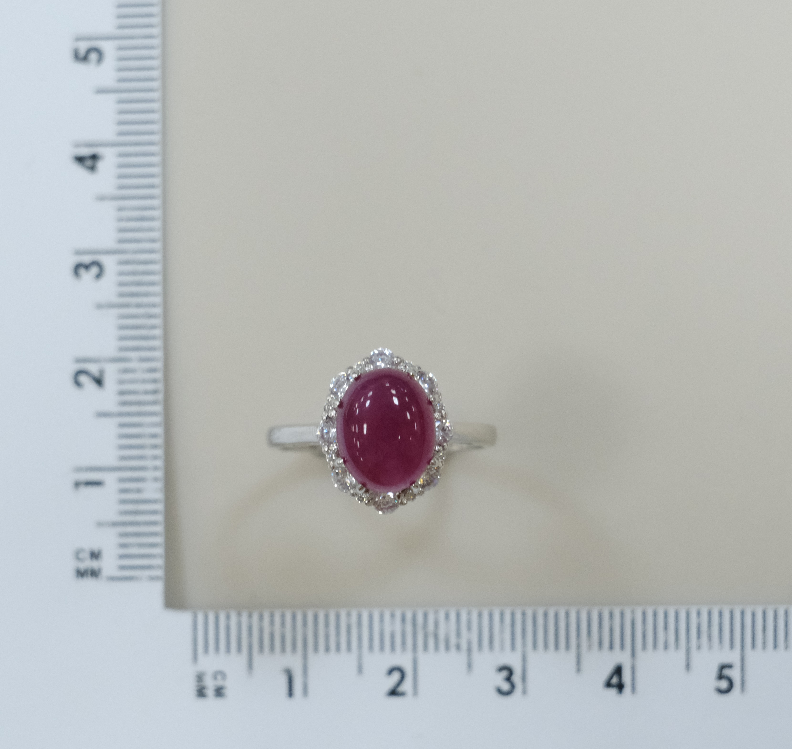 Серебряное кольцо с малиновым жадеитом